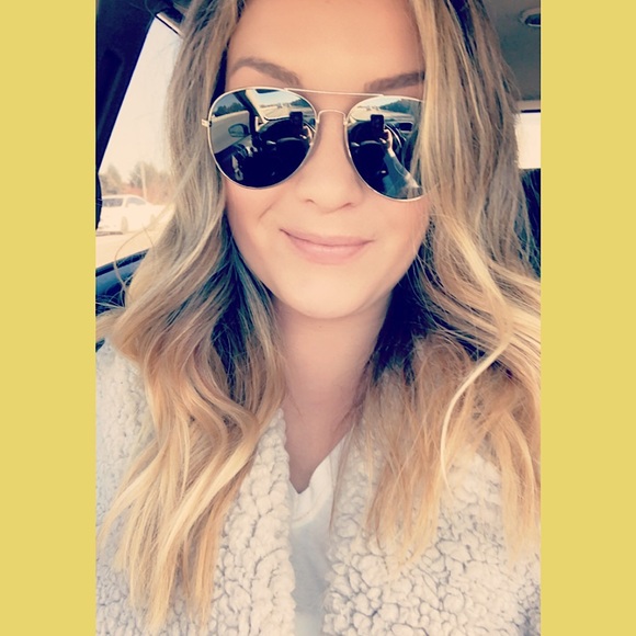 Meet your Posher, Alyssa - Picture 1 of 1